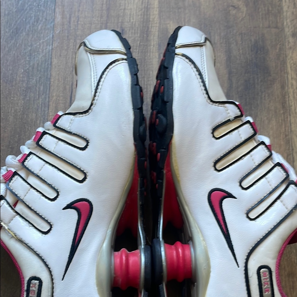 Nike Shox White and Pink Sneakers - Picture 6 of 12